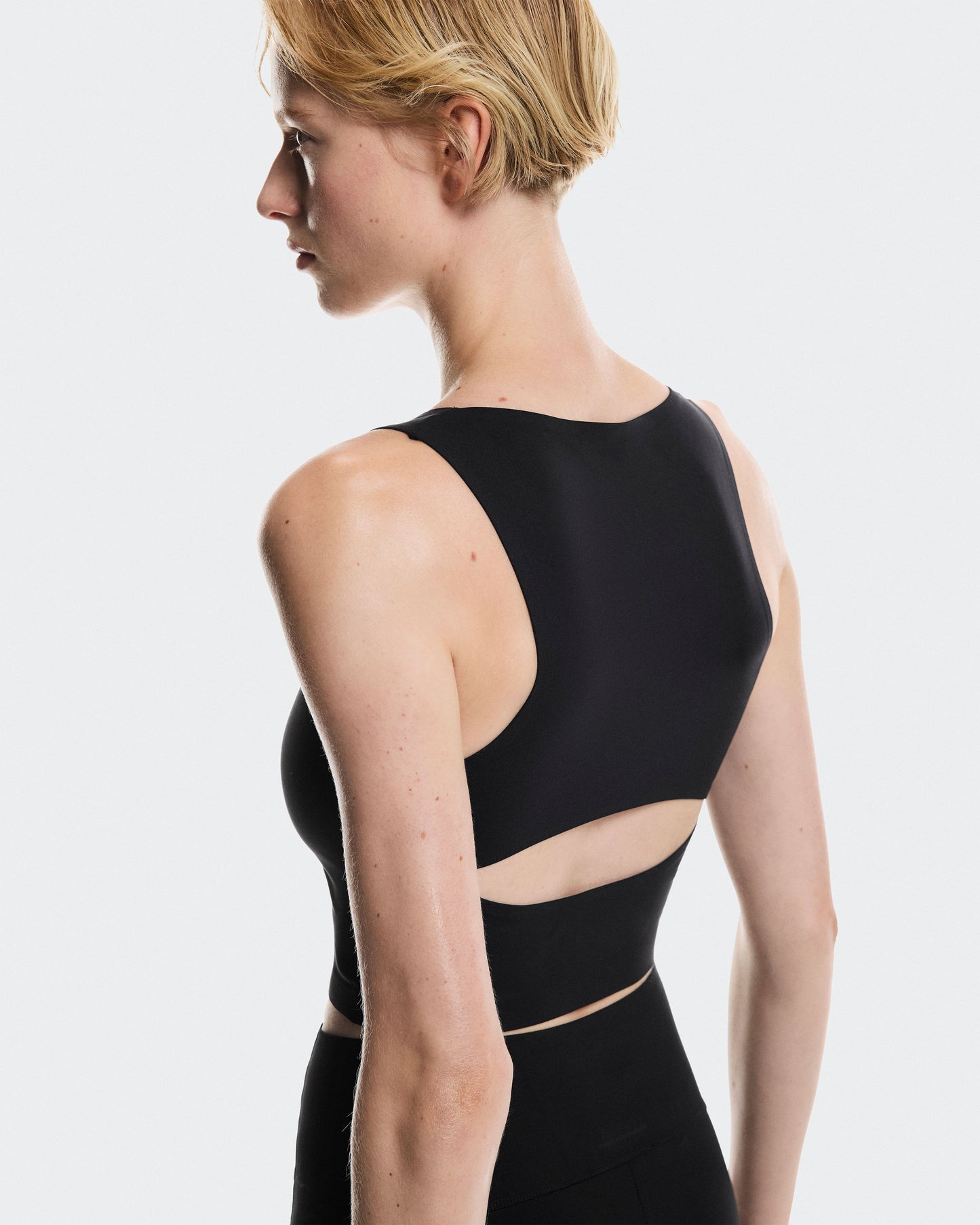 Women's Studio Open Back Crop Black - US 4632